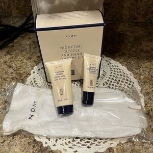 Avon Nighttime Cuticle and Hand Therapy Kit NIB